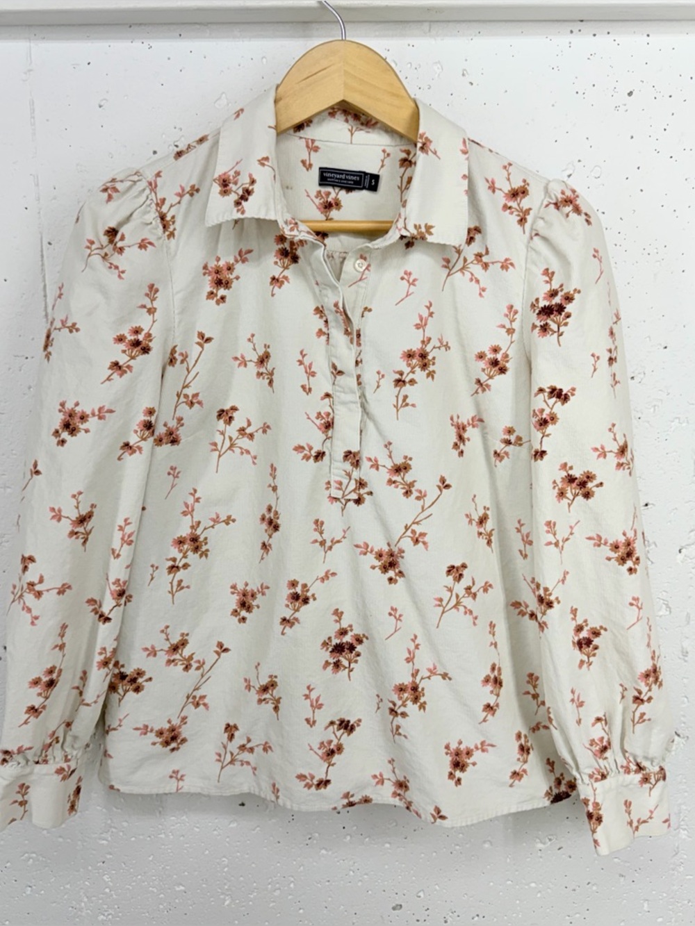 Vineyard Vines women's size Small Ivory Floral Corduroy Pullover Blouse